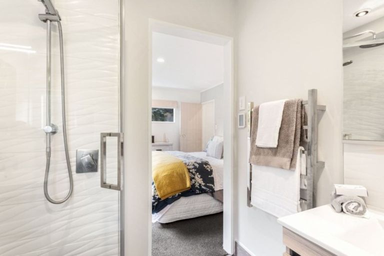 Photo of property in 32 Kate Sheppard Avenue, Torbay, Auckland, 0630