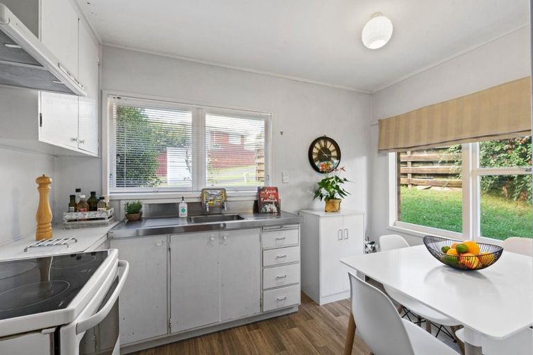 Photo of property in 1/28c Sunnynook Road, Sunnynook, Auckland, 0620