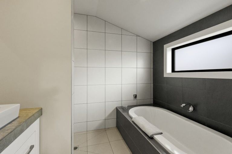 Photo of property in 94 Centennial Avenue, Arrowtown, 9302