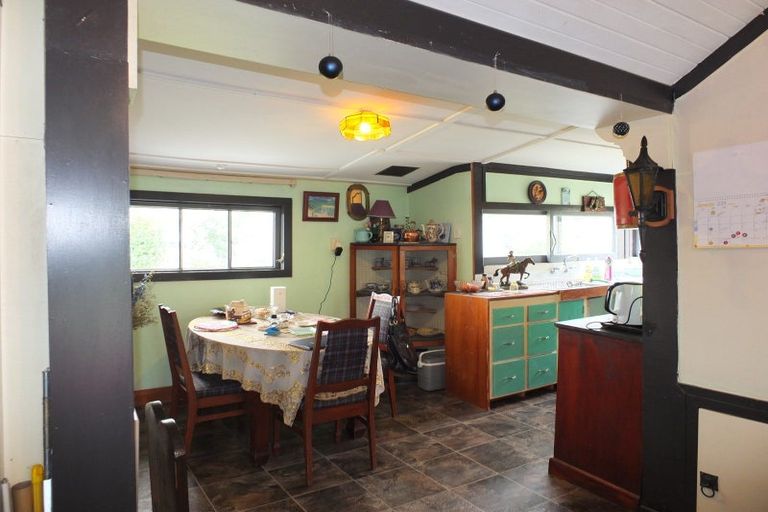 Photo of property in 13 Beach Street, Tangimoana, 4822