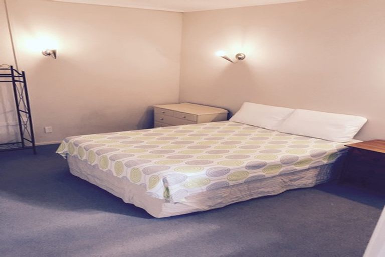 Photo of property in 5 Don Croot Street, Morningside, Auckland, 1021