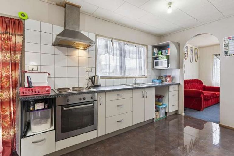 Photo of property in 10 Kopu Place, Clendon Park, Auckland, 2103