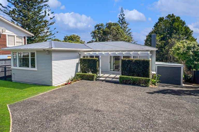 Photo of property in 222 Don Buck Road, Massey, Auckland, 0614