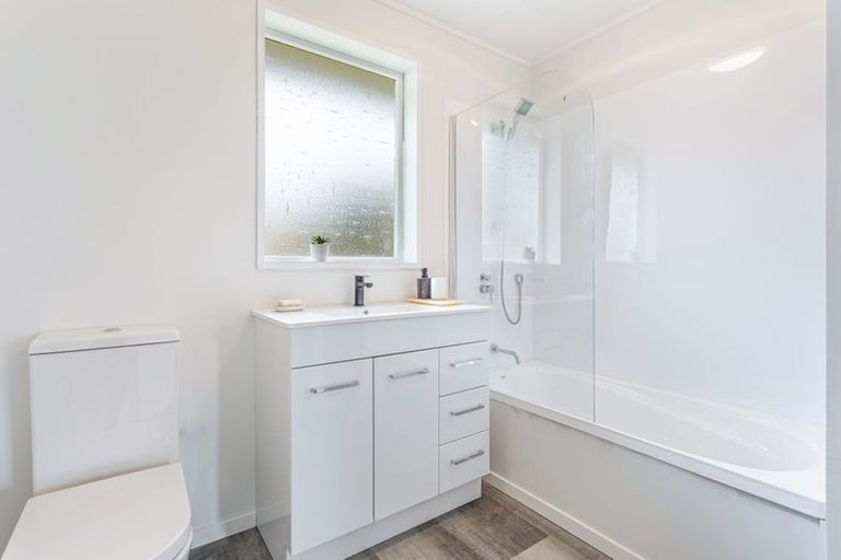 Photo of property in 20 Reinga Place, Massey, Auckland, 0614