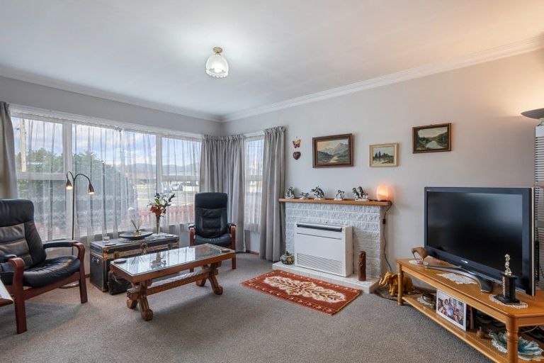 Photo of property in 75 Winchester Street, Levin, 5510