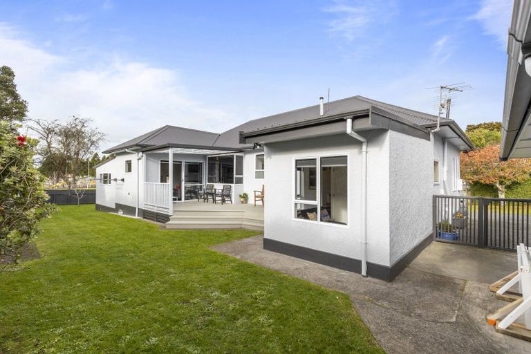 Photo of property in 25a Paynters Avenue, Strandon, New Plymouth, 4312