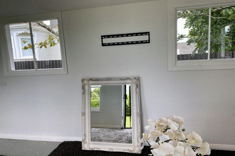 Photo of property in 2 Brassey Street, Waverley, 4510