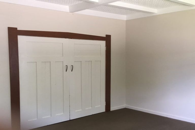 Photo of property in 35 Clayburn Road, Glen Eden, Auckland, 0602