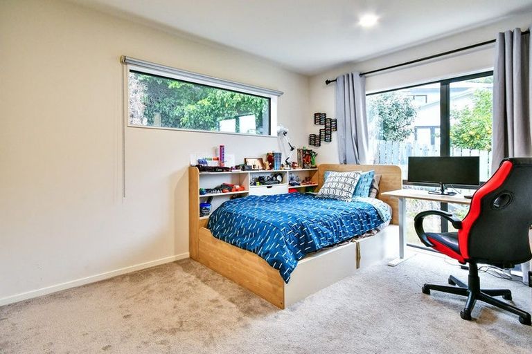 Photo of property in 7 Palmetto Place, Goodwood Heights, Auckland, 2105