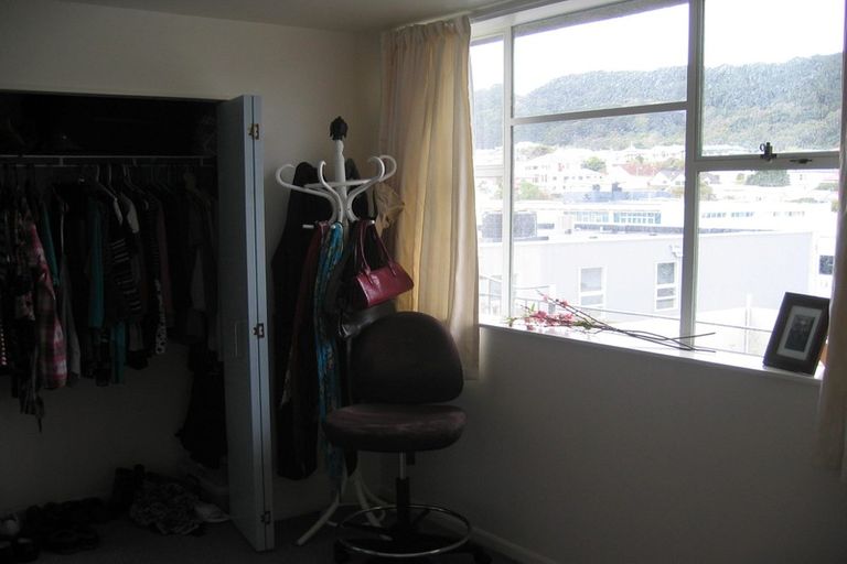 Photo of property in Grandstand Apartments, 6/80 Kent Terrace, Mount Victoria, Wellington, 6011