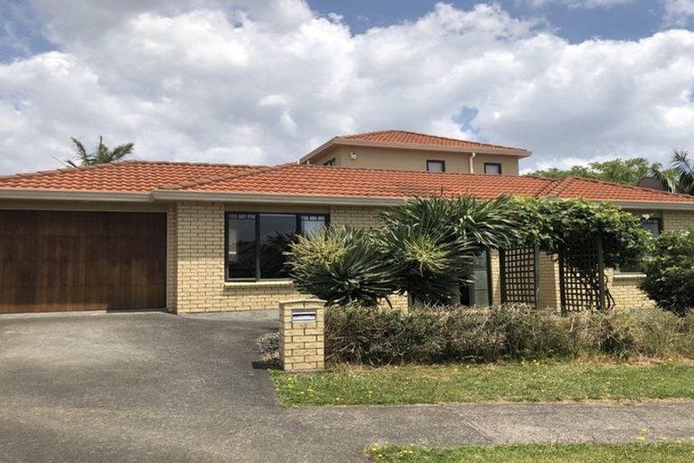 Photo of property in 2 Ballyward Close, East Tamaki, Auckland, 2013