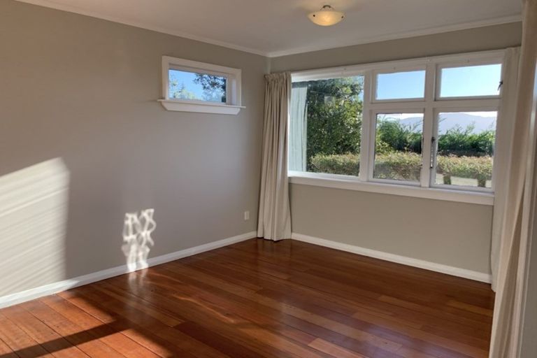 Photo of property in 1 Trig Hill Terrace, Waikanae Beach, Waikanae, 5036