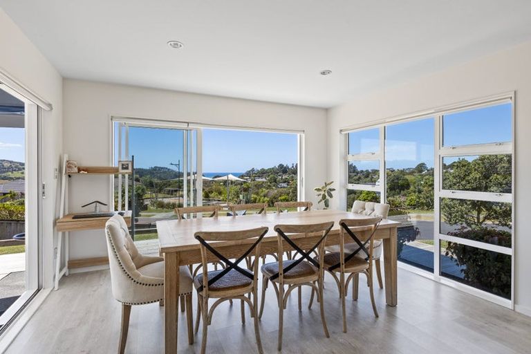 Photo of property in 52 Beachwood Drive, Hatfields Beach, Orewa, 0931