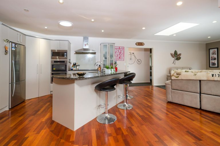 Photo of property in 250a Te Atatu Road, Te Atatu South, Auckland, 0610