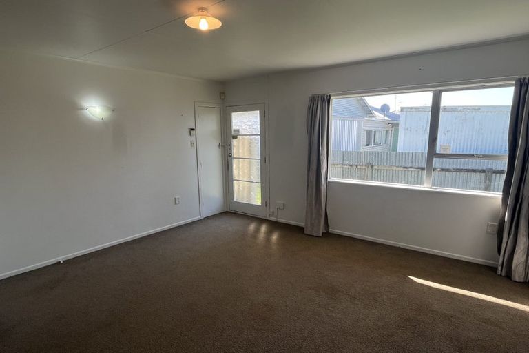 Photo of property in 35 Mcgiffert Street, Palmerston North, 4410