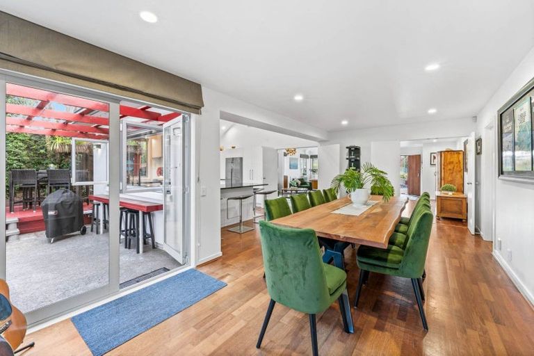Photo of property in 52 Rising Parade, Fairview Heights, Auckland, 0632