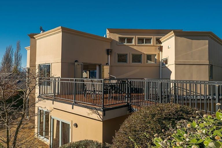 Photo of property in 15 Morrows Mead, Wanaka, 9305