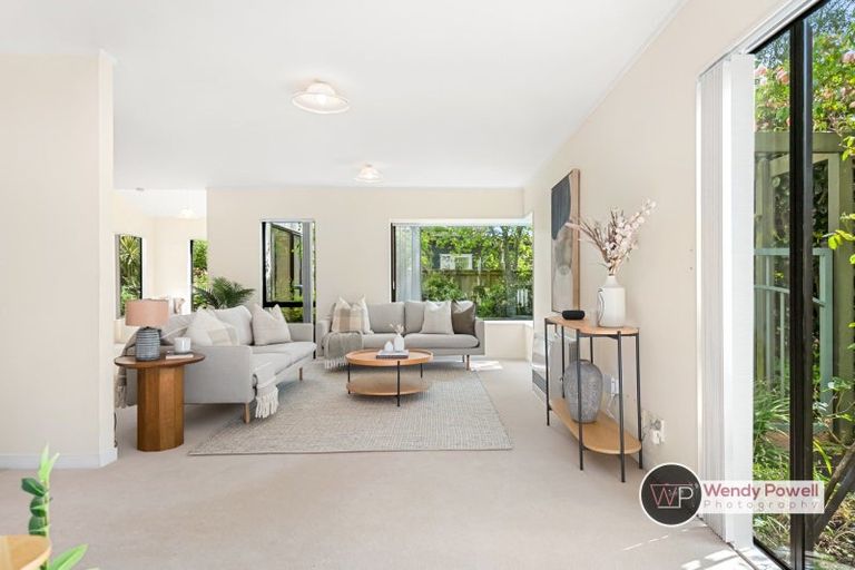 Photo of property in 4 Sutherland Avenue, Silverstream, Upper Hutt, 5019