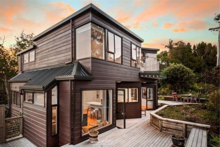 Photo of property in 7a View Road, Campbells Bay, Auckland, 0630