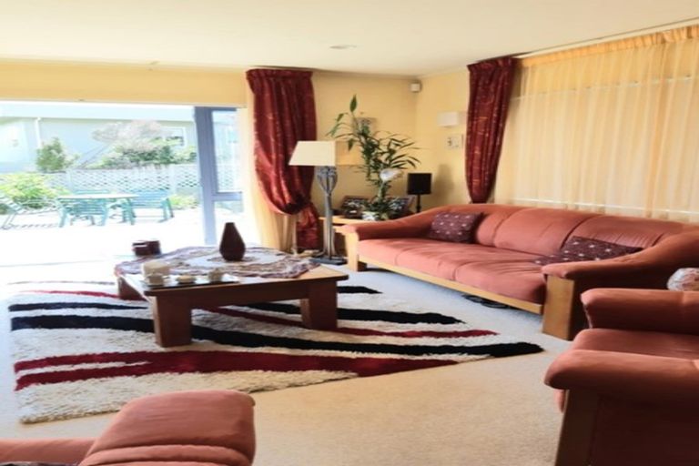 Photo of property in 25 Mallard Place, Unsworth Heights, Auckland, 0632