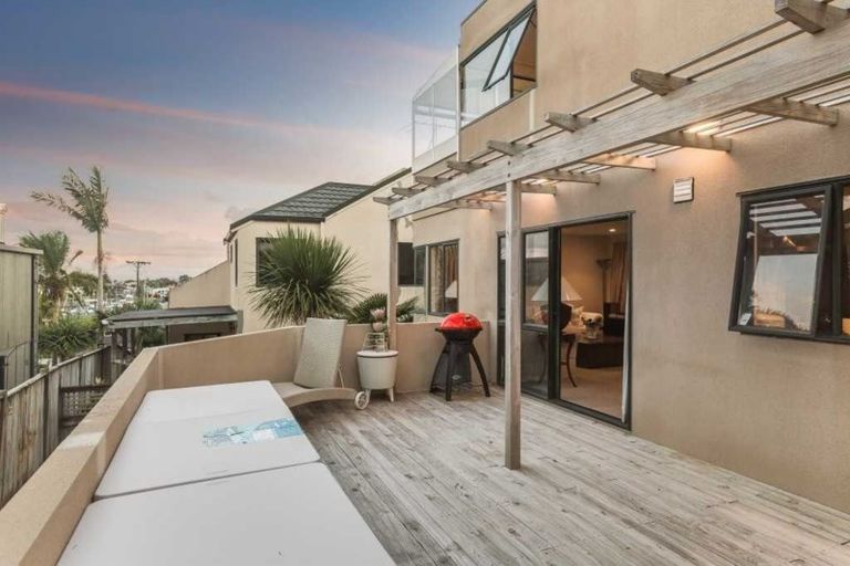 Photo of property in 2/27 Commodore Parry Road, Castor Bay, Auckland, 0620