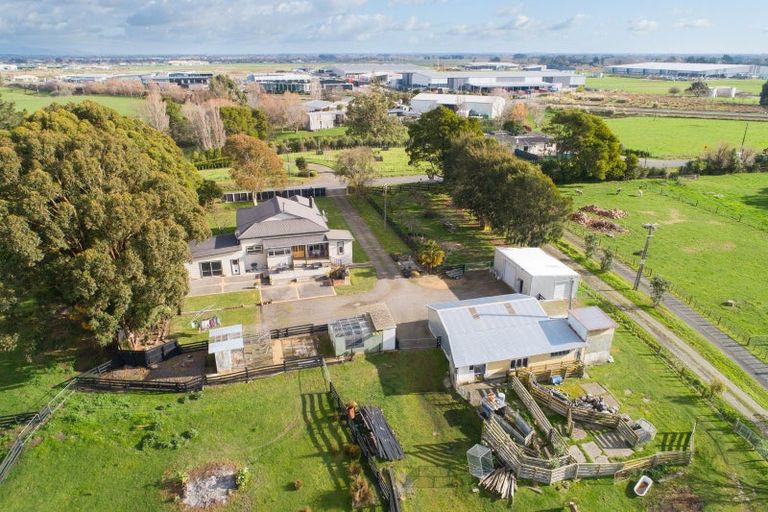 Photo of property in 658 Roberts Line, Kelvin Grove, Palmerston North, 4470