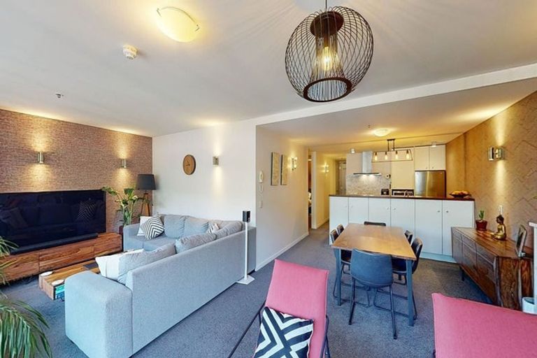 Photo of property in Montreaux Apartments, 1b/164 The Terrace, Wellington Central, Wellington, 6011