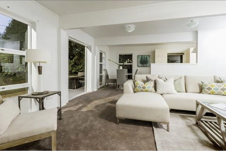 Photo of property in 59 Sunnynook Road, Forrest Hill, Auckland, 0620