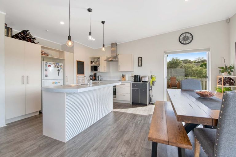 Photo of property in 29 Te Kauri Place, Helensville, 0800