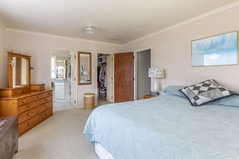 Photo of property in 95 John F Kennedy Drive, Milson, Palmerston North, 4414