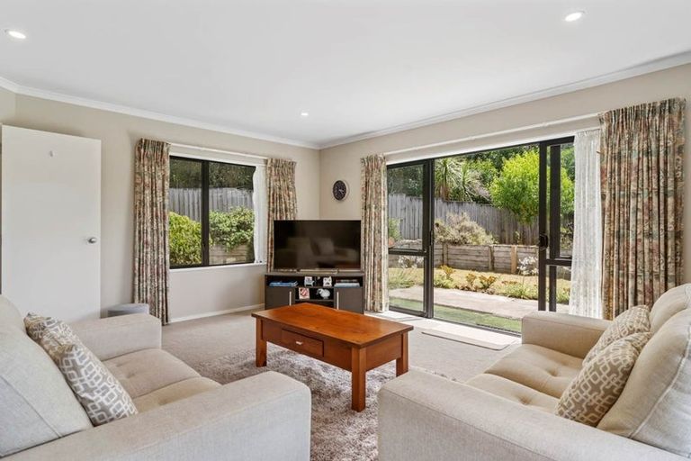 Photo of property in 90 Buscomb Avenue, Henderson, Auckland, 0610