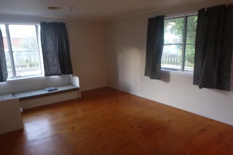 Photo of property in 18 Takapuwahia Drive, Takapuwahia, Porirua, 5022