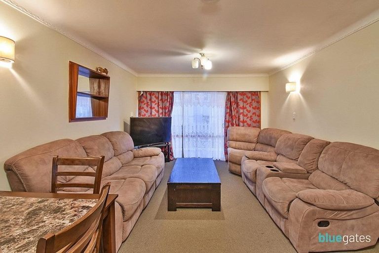 Photo of property in 2/215 Shirley Road, Papatoetoe, Auckland, 2025