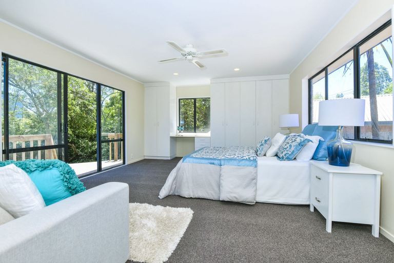 Photo of property in 5 Avonleigh Road, Green Bay, Auckland, 0604