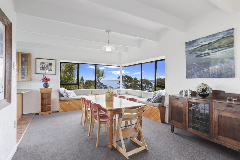 Photo of property in 20 Arapito Road, Titirangi, Auckland, 0604