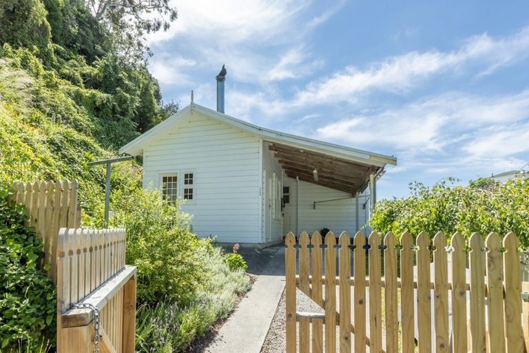 Photo of property in 124a Shakespeare Road, Bluff Hill, Napier, 4110