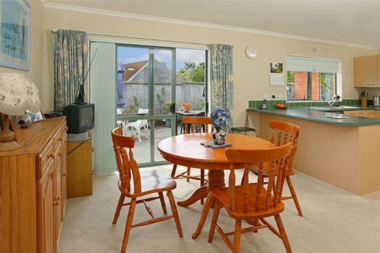 Photo of property in 18 Chelmsley Avenue, Henderson, Auckland, 0612
