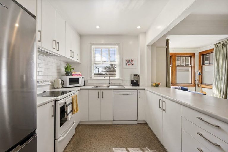 Photo of property in Zena Court, 6/11 Dufferin Street, Mount Victoria, Wellington, 6021