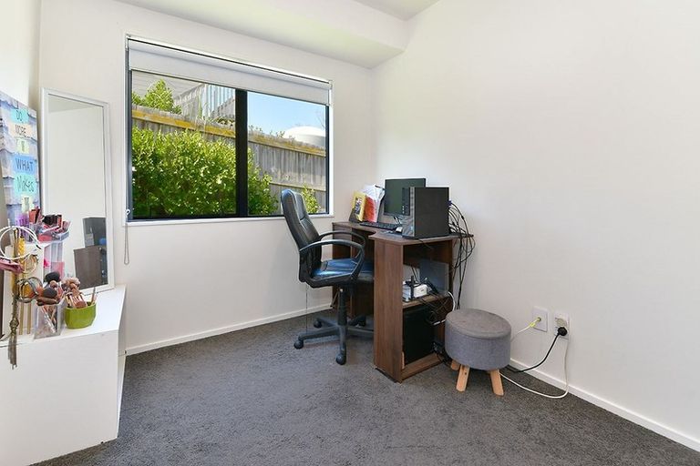 Photo of property in 2/128 Brian Crescent, Stanmore Bay, Whangaparaoa, 0932