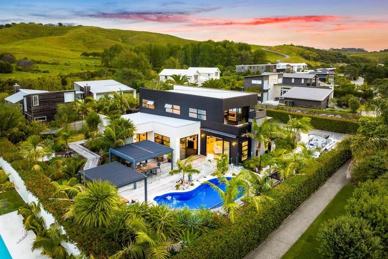 Photo of property in 243 Mangatawhiri Road, Omaha, Warkworth, 0986