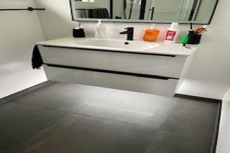 Photo of property in 11-12 Crawford Grove, Naenae, Lower Hutt, 5011