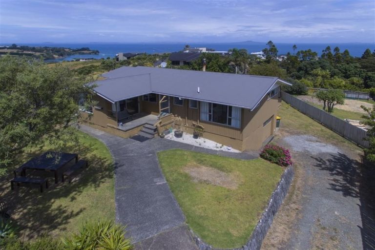 Photo of property in 113 Roberts Road, Matakatia, Whangaparaoa, 0930