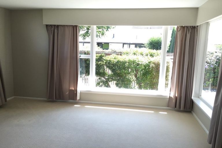 Photo of property in 87 Memorial Avenue, Ilam, Christchurch, 8053