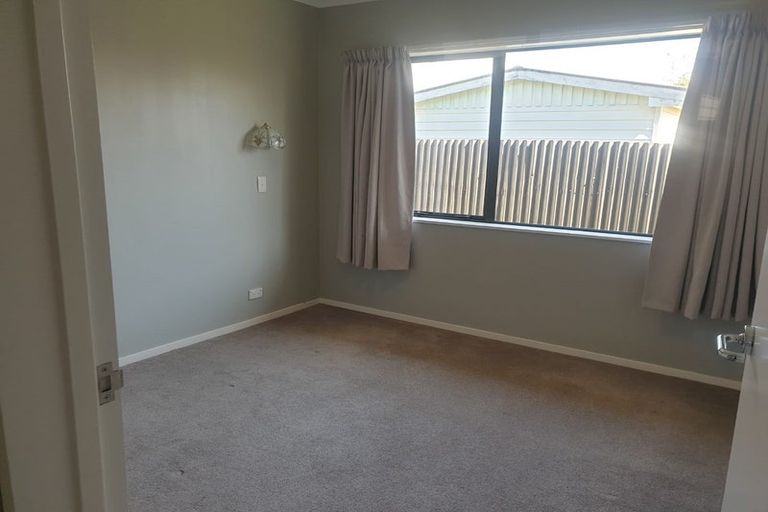 Photo of property in 3 Riversdale Drive, Merrilands, New Plymouth, 4312