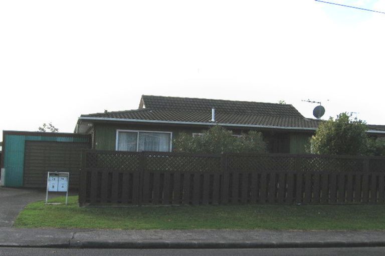 Photo of property in 1 Amberley Avenue, Te Atatu South, Auckland, 0610