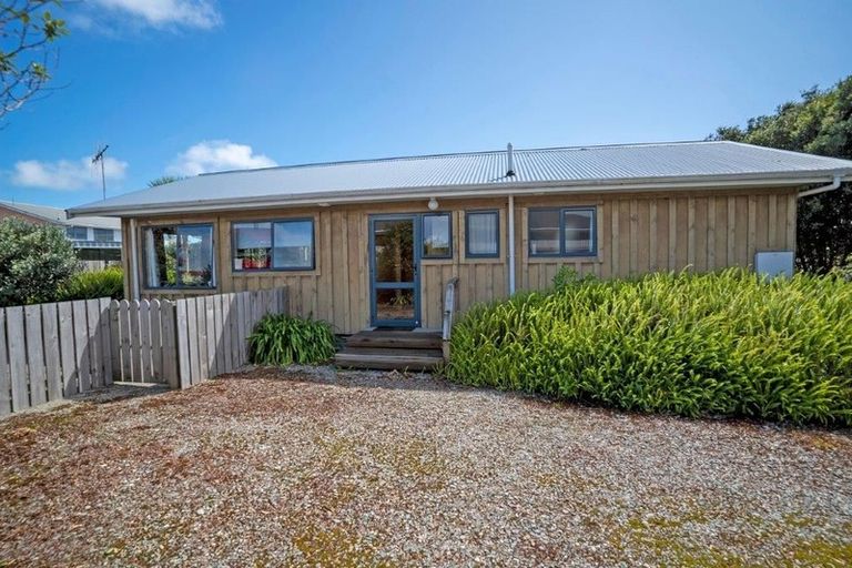 Photo of property in 31 Ngahue Crescent, Carters Beach, Westport, 7825