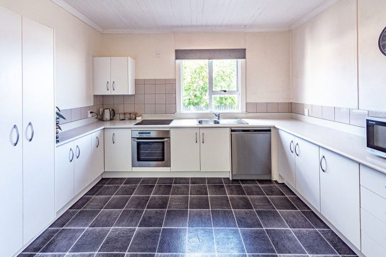 Photo of property in 16 Central Avenue, Gonville, Whanganui, 4501