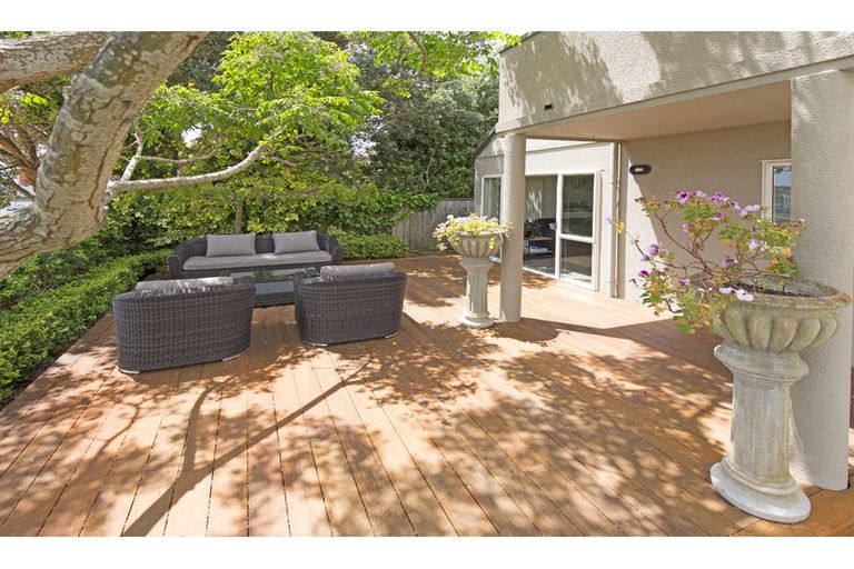 Photo of property in 3/39 Wade River Road, Stanmore Bay, Whangaparaoa, 0932