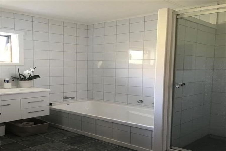 Photo of property in 47 James Cook Street, Havelock North, 4130