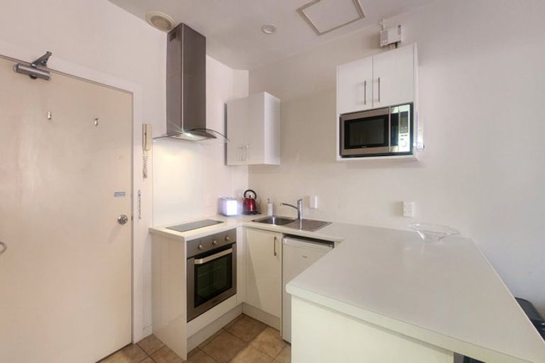 Photo of property in Terrace Tower Apartments, 2d/126 The Terrace, Wellington Central, Wellington, 6011